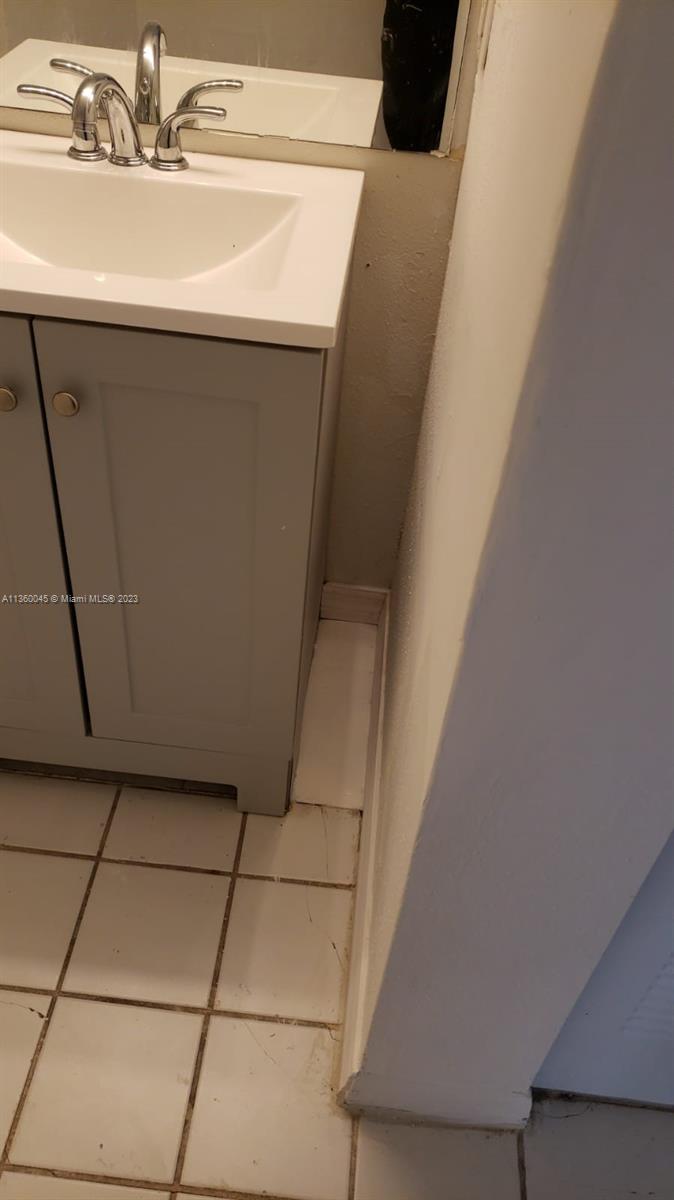 WINDWARD LAKES CONDO - Residential Lease