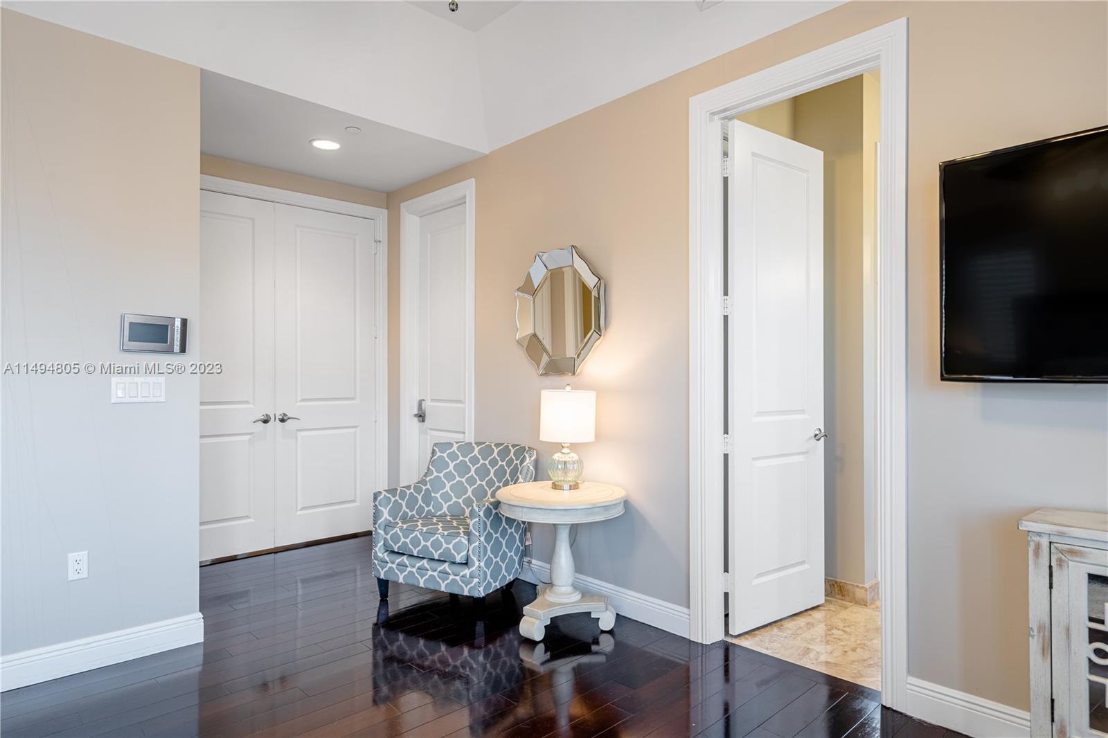 HOLLYWOOD BEACH - Residential