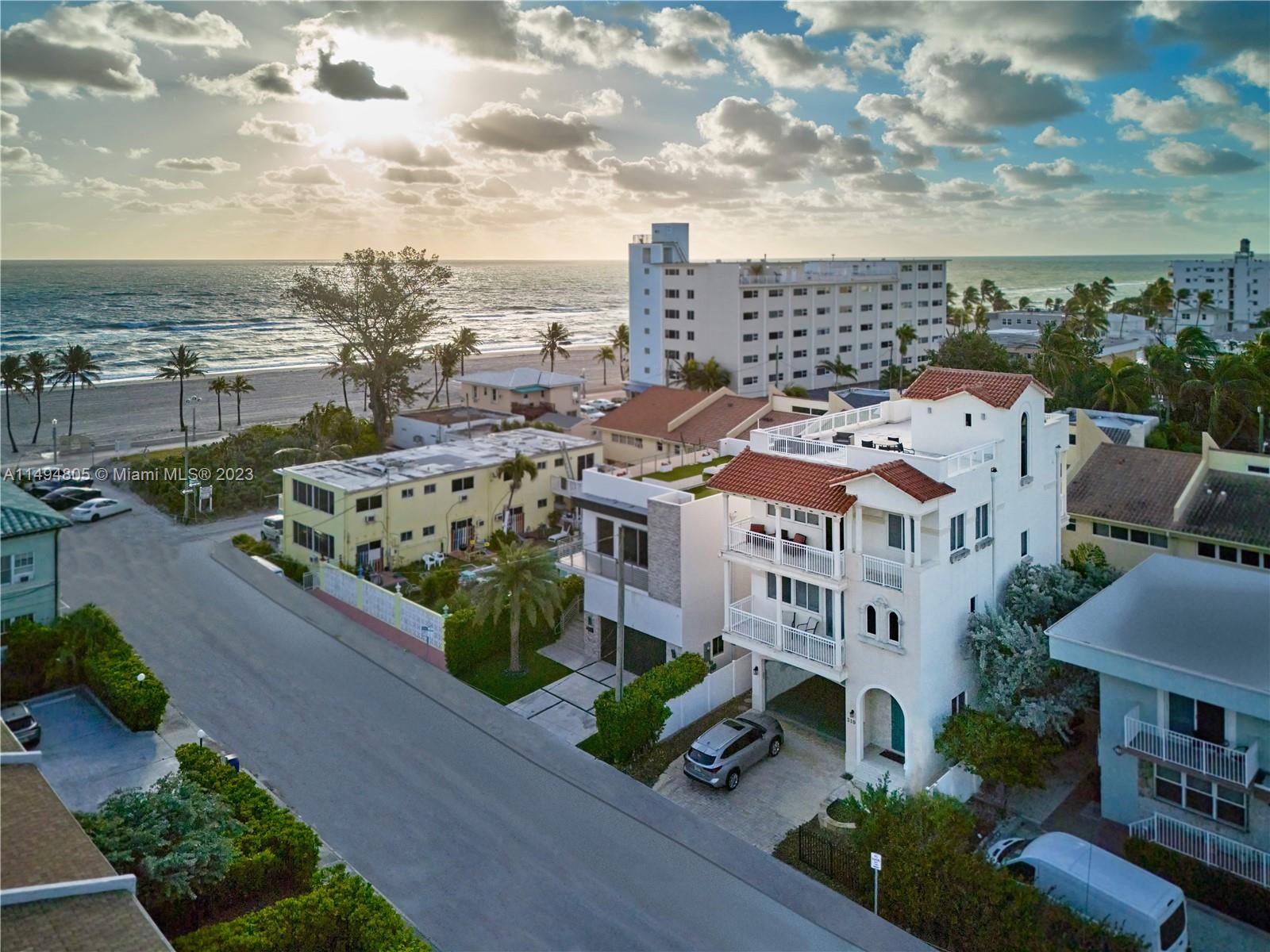 HOLLYWOOD BEACH - Residential