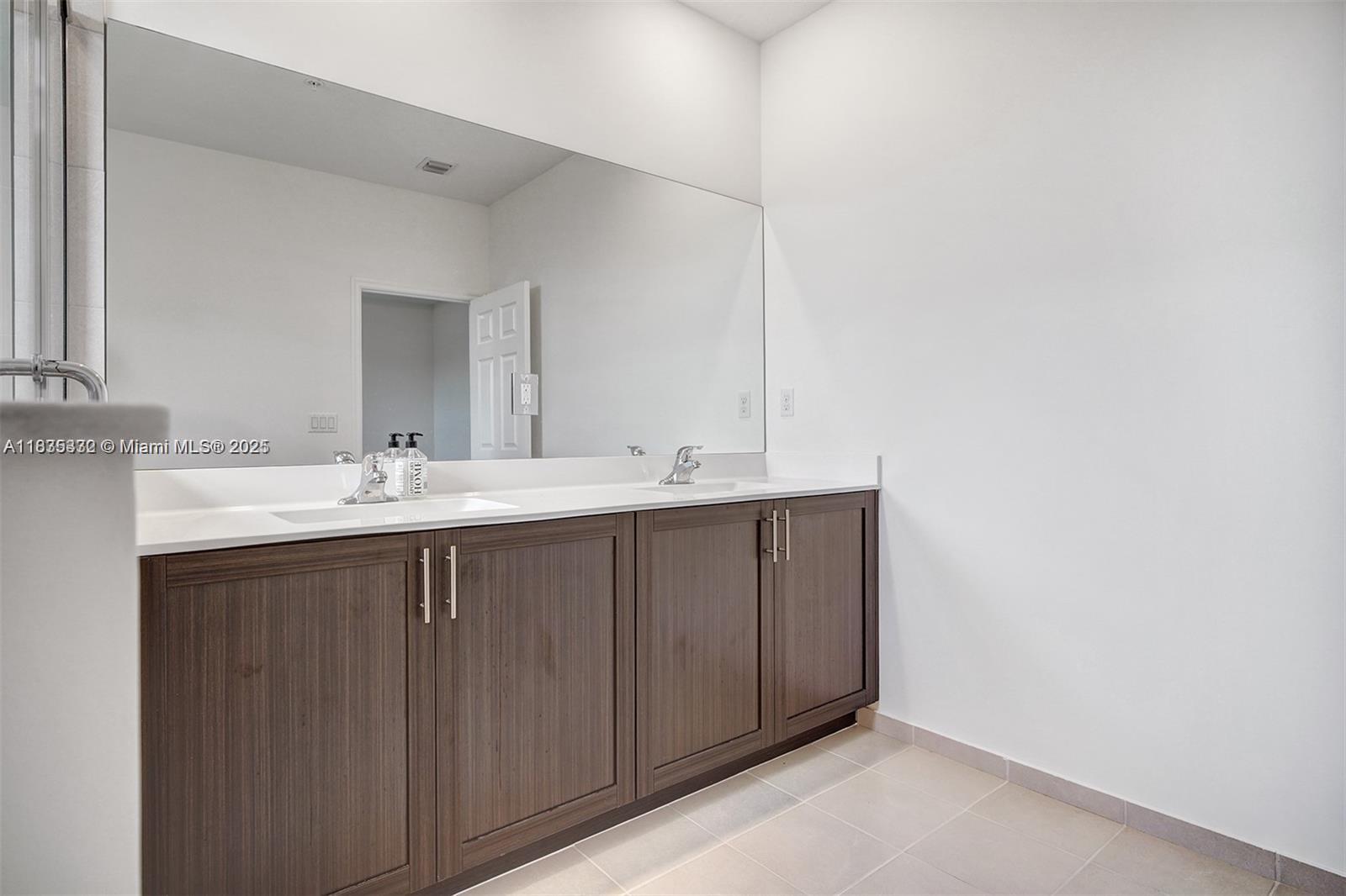 STELLAR PEMBROKE PINES - Residential Lease