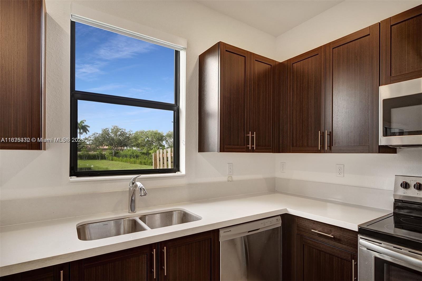 STELLAR PEMBROKE PINES - Residential Lease