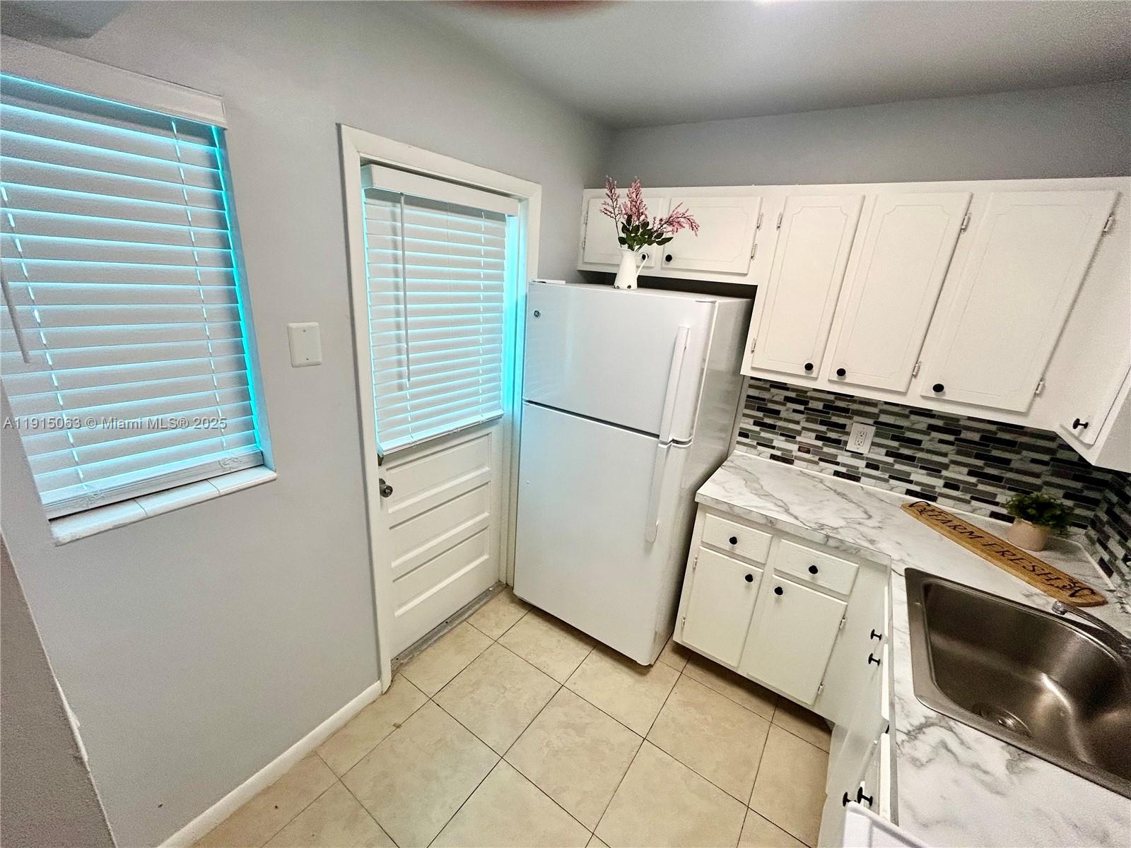 VILLAGE ROYALE CONDO 4 - Residential