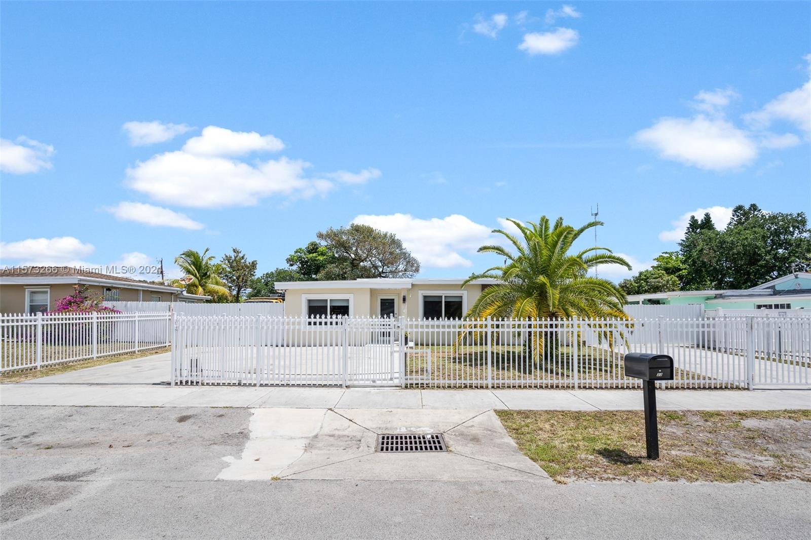 Property for Sale at 23 Miami Gardens Rd, West Park, Broward County, Florida - Bedrooms: 6 
Bathrooms: 4  - $650,000