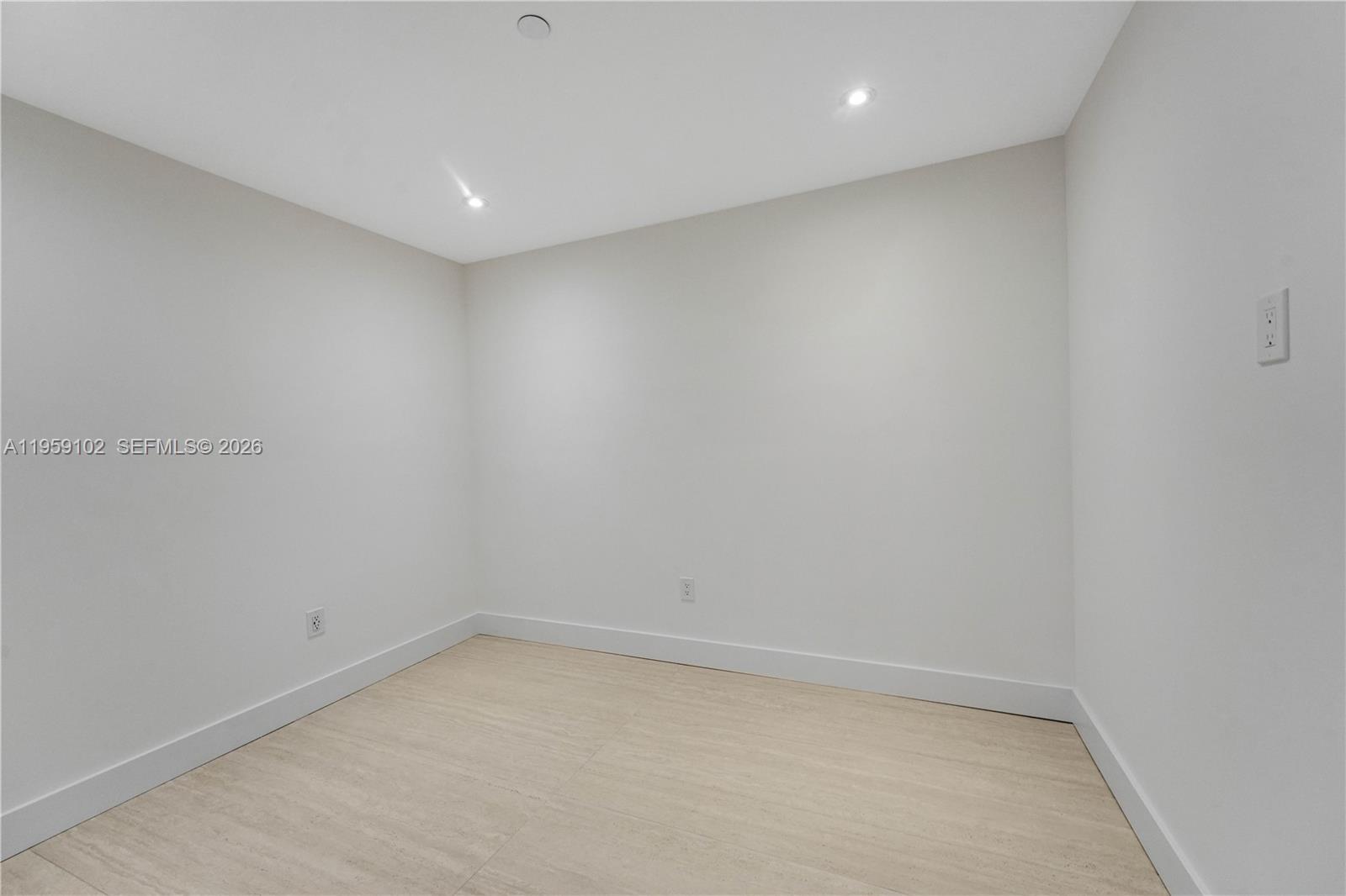 THE EMERALDBAY @ KEY COLO - Residential