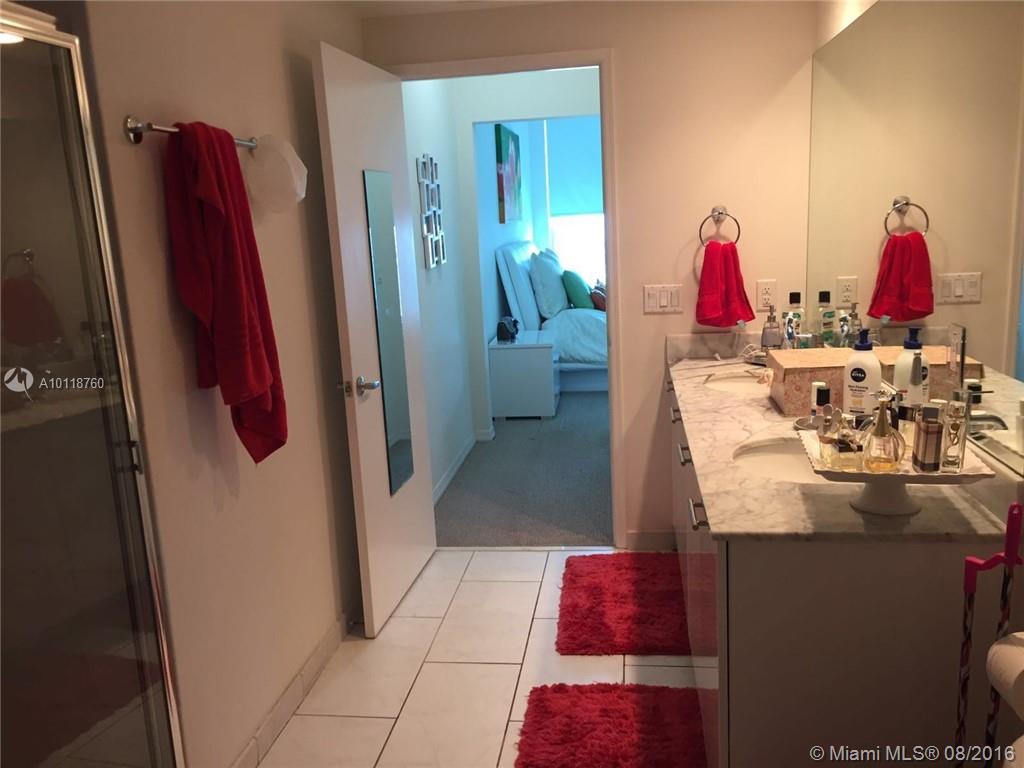 THE PLAZA 901 BRICKELL CO - Residential Lease