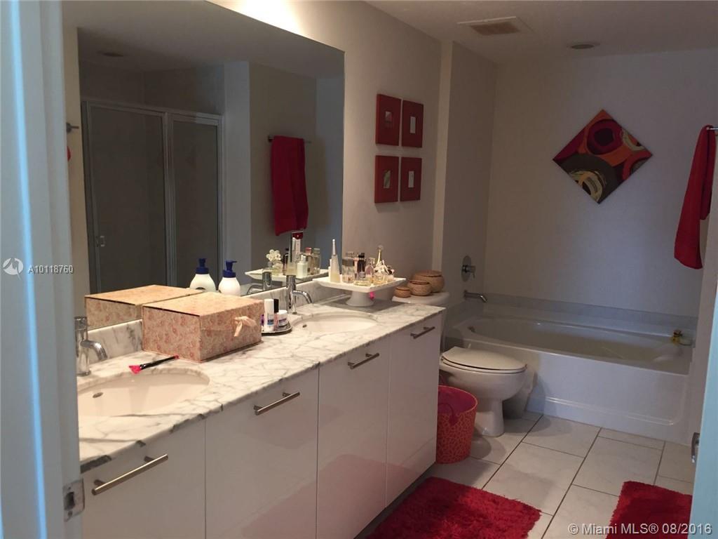 THE PLAZA 901 BRICKELL CO - Residential Lease