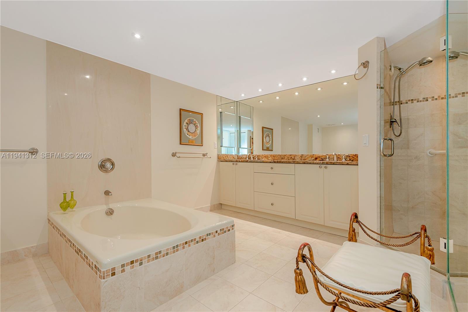 AQUARIUS CONDO - Residential