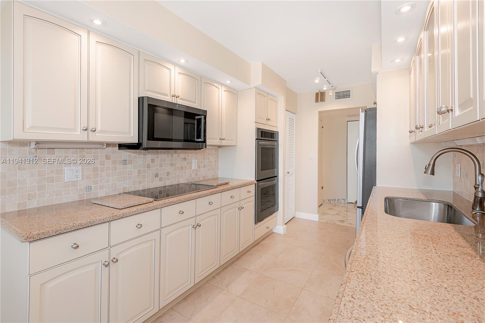 AQUARIUS CONDO - Residential