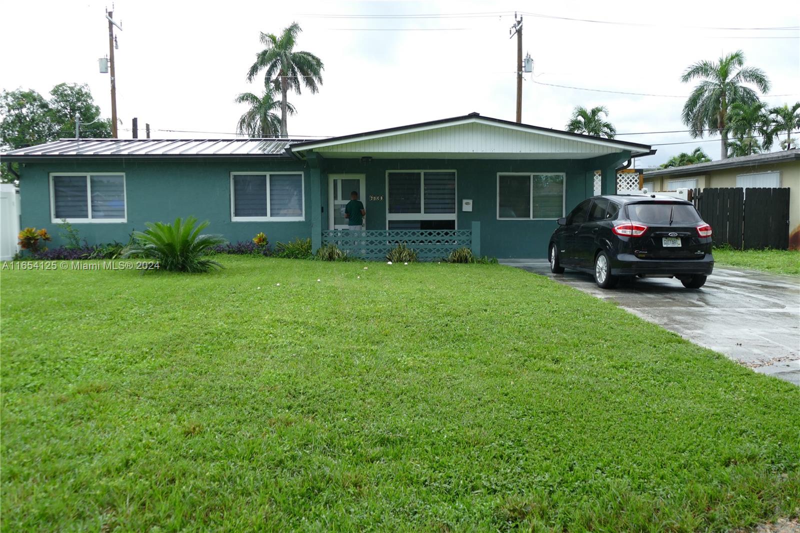 6730 Evans St, Hollywood, Broward County, Florida - 3 Bedrooms  
2 Bathrooms - 