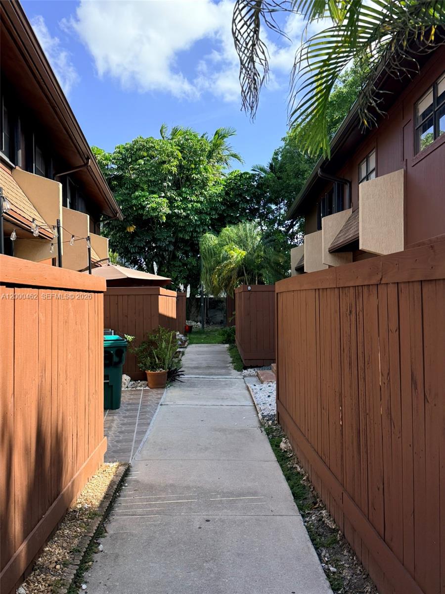 SNAPPER VILLAGE PHASE I S - Residential Lease