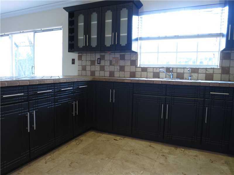 PATIO HOMES OF DORAL PINE - Residential