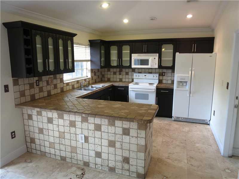 PATIO HOMES OF DORAL PINE - Residential