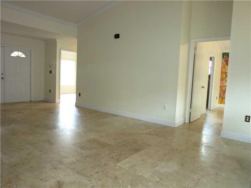 PATIO HOMES OF DORAL PINE - Residential