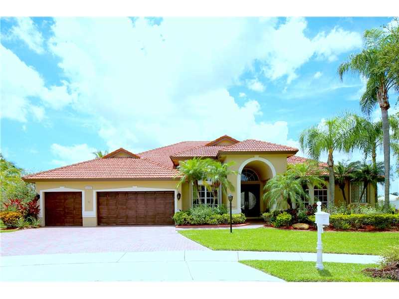 SPECTACULAR LAKEFRONT HOME ON A CULDESAC, IN PRESTIGIOUS STONERIGDE LAKES ESTATES, 4 BED 3 1/2 BATHS,PLUS DEN/5th BEDROOM, 3 CAR GARAGE AND UPGRATED MARBLE MASTER BATHROOMS., GRANITE KITCHEN, WOOD CABINETS AND MONOGRAM APPLIANCES. OVER SIZE LOT, ACCORDIO N SHUTTERS. GREAT LOCATION, CLOSE TO HOSPITAL, RESTAURANTS AND SHOPPING MALLS, 24 HOURS GATED COMMUNITY !!!!