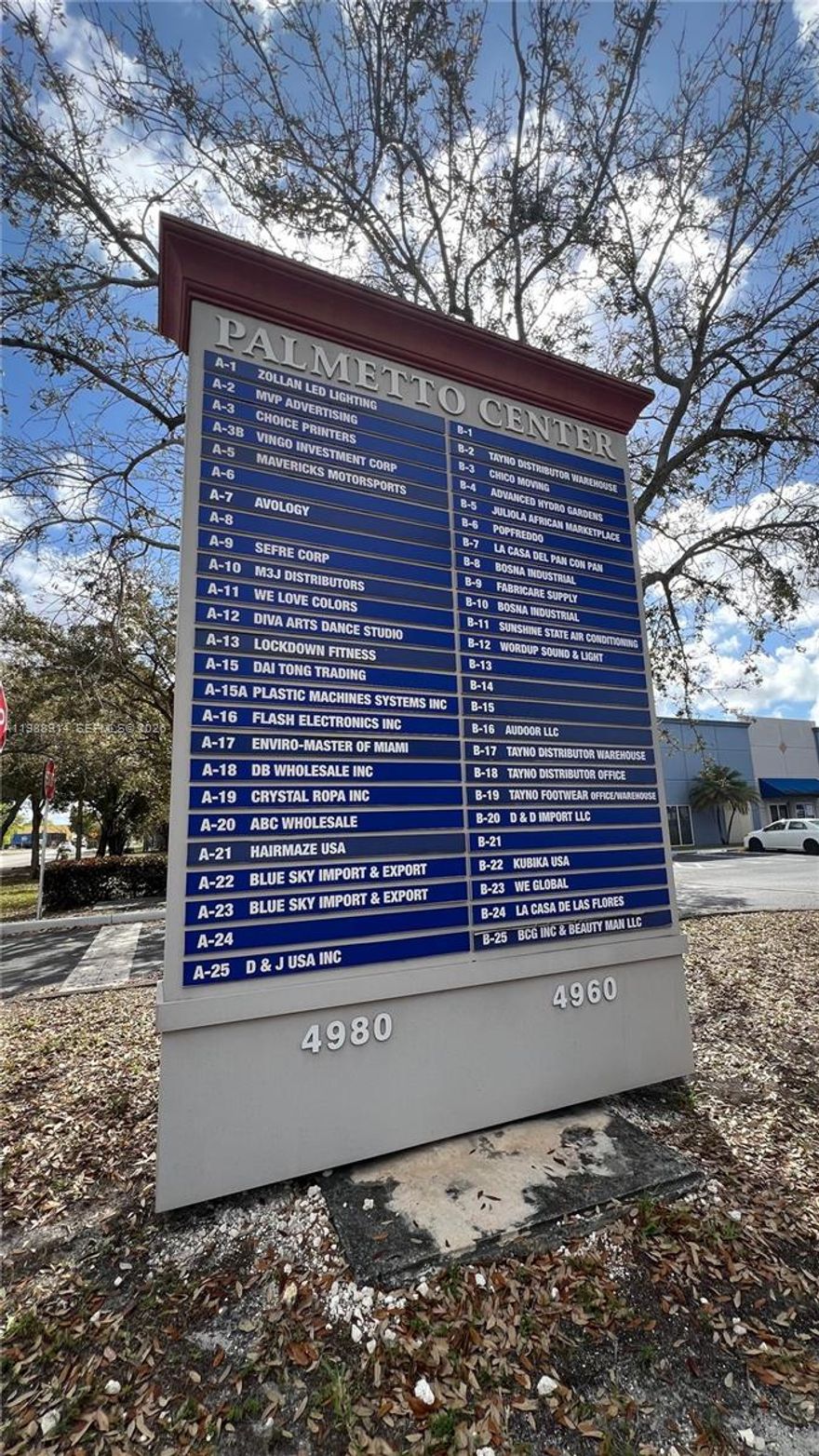 GREAT WAREHOUSE! EXCELLENT LOCATION, INDUSTRIAL PARK IN THE PALMETTO BUSINESS PARK, CLOSED TO 825 HWY, TURNPIKE AND I-95, 2250 SQFT, BASE RENT PLUS SALES TAX, WATER IS NOT INCLUDED.