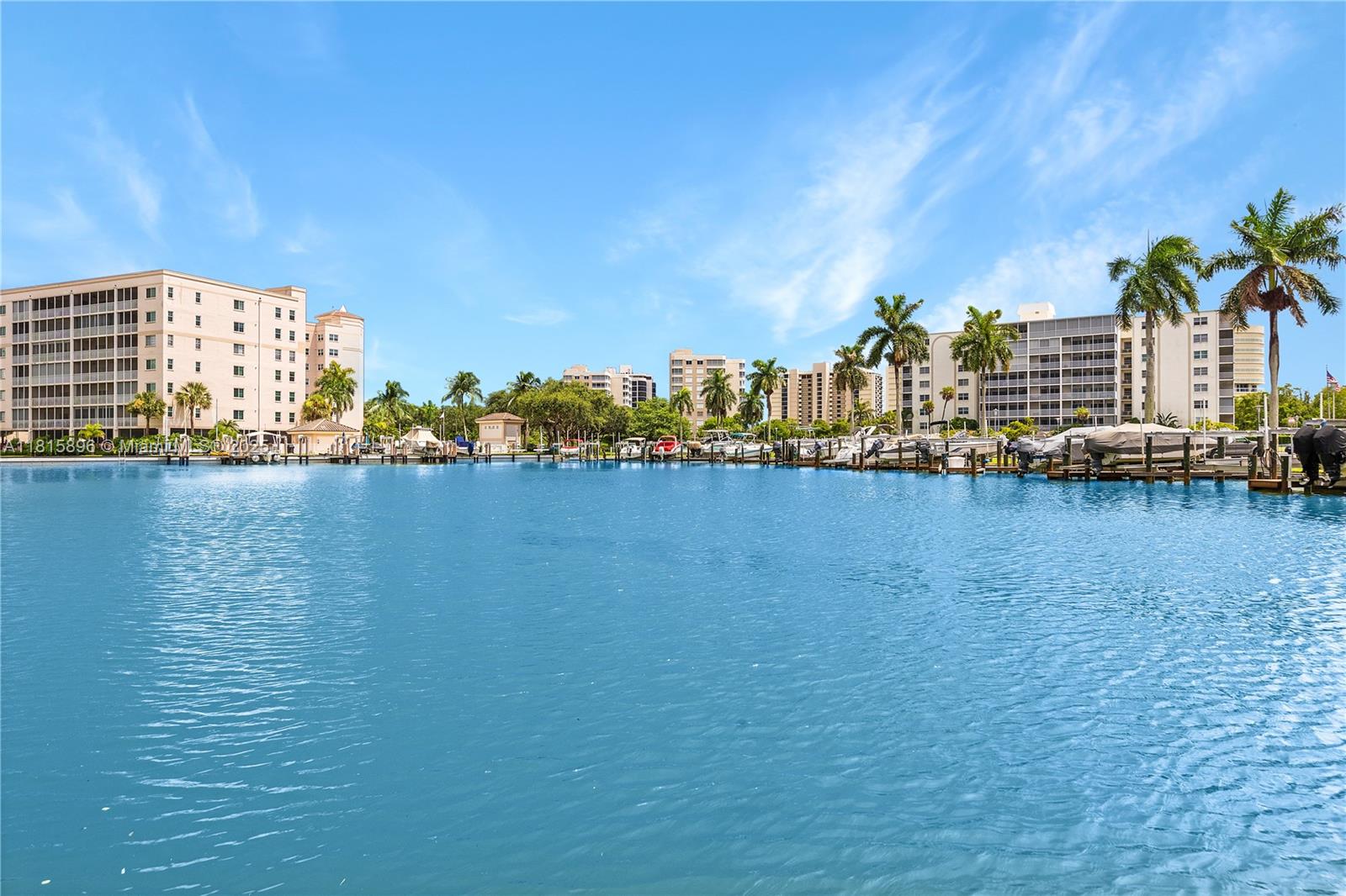 VANDERBILT TOWERS - Residential