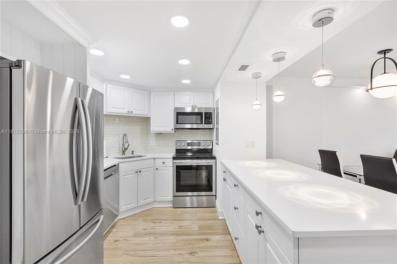 VANDERBILT TOWERS - Residential