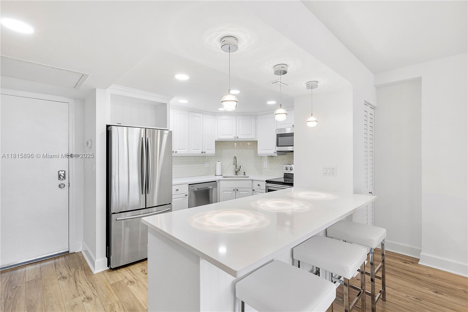 VANDERBILT TOWERS - Residential