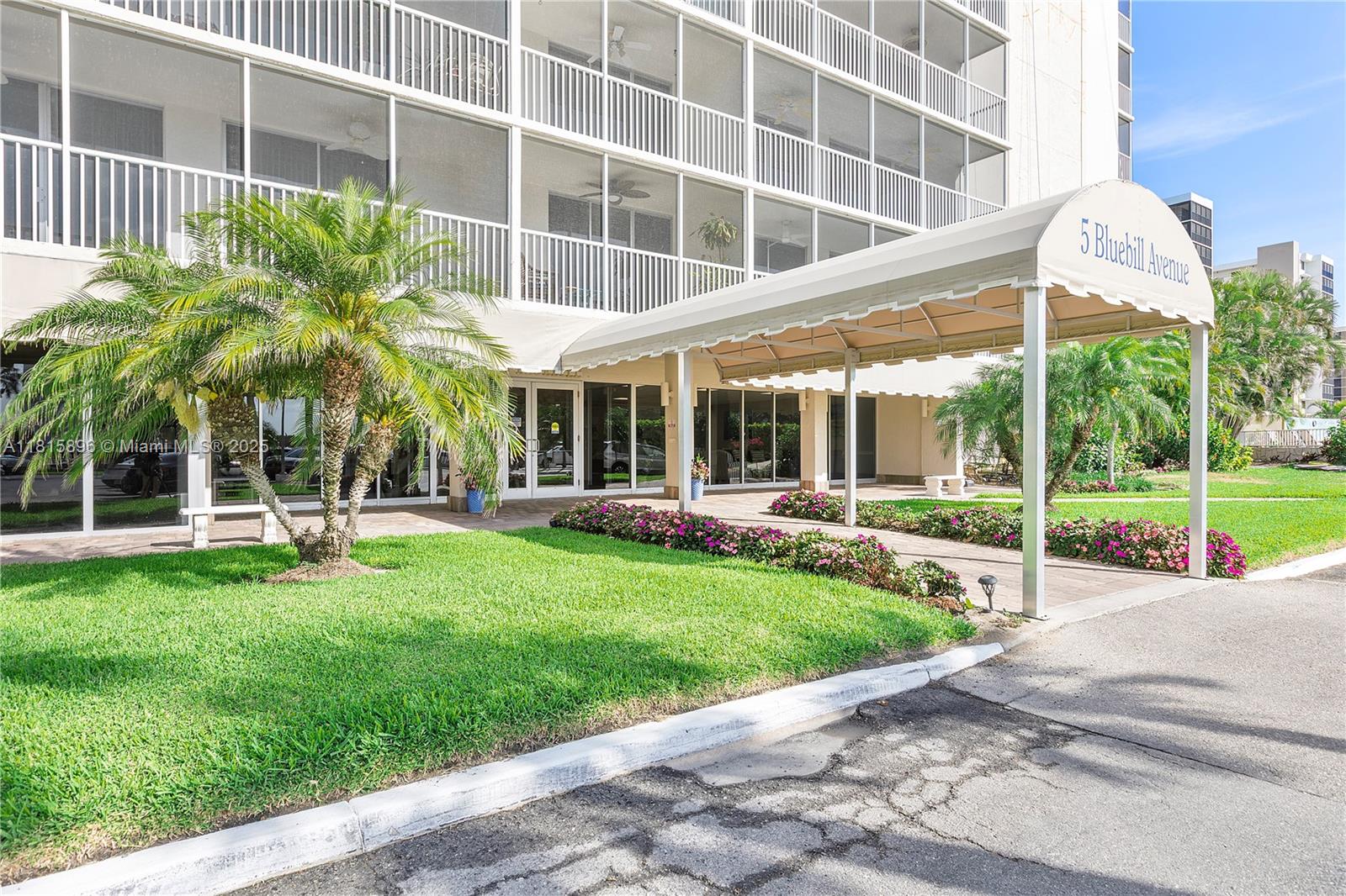 VANDERBILT TOWERS - Residential