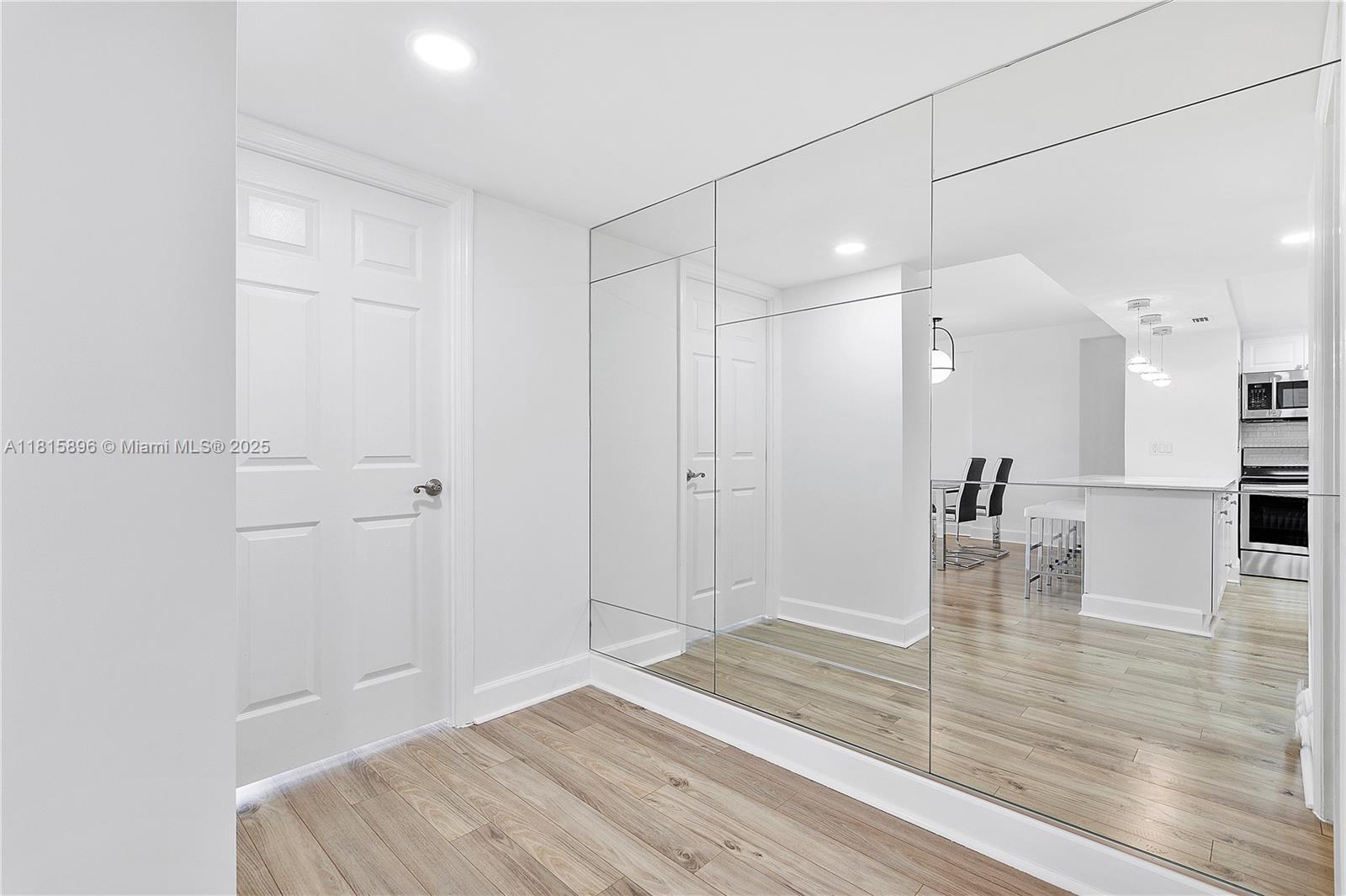 VANDERBILT TOWERS - Residential