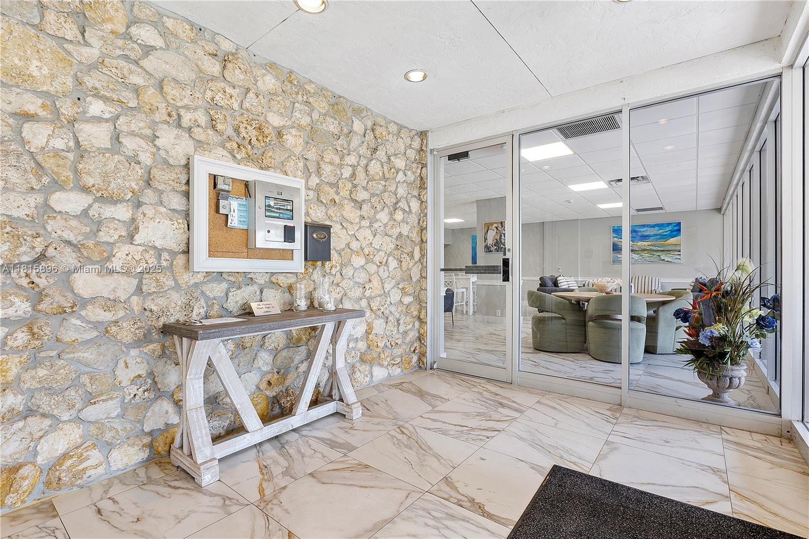 VANDERBILT TOWERS - Residential