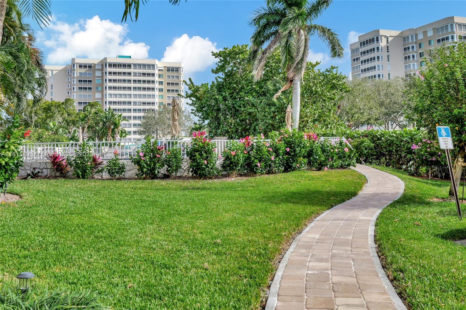 VANDERBILT TOWERS - Residential