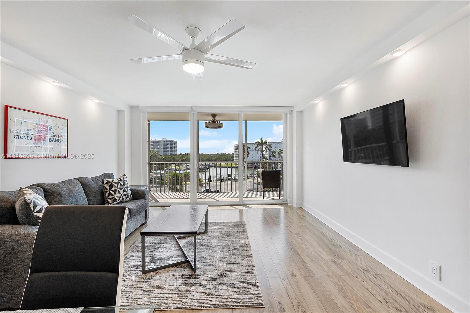 VANDERBILT TOWERS - Residential