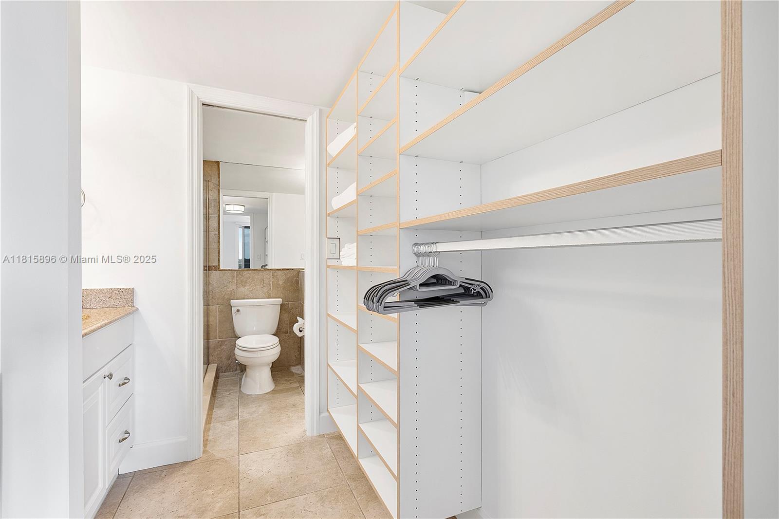 VANDERBILT TOWERS - Residential