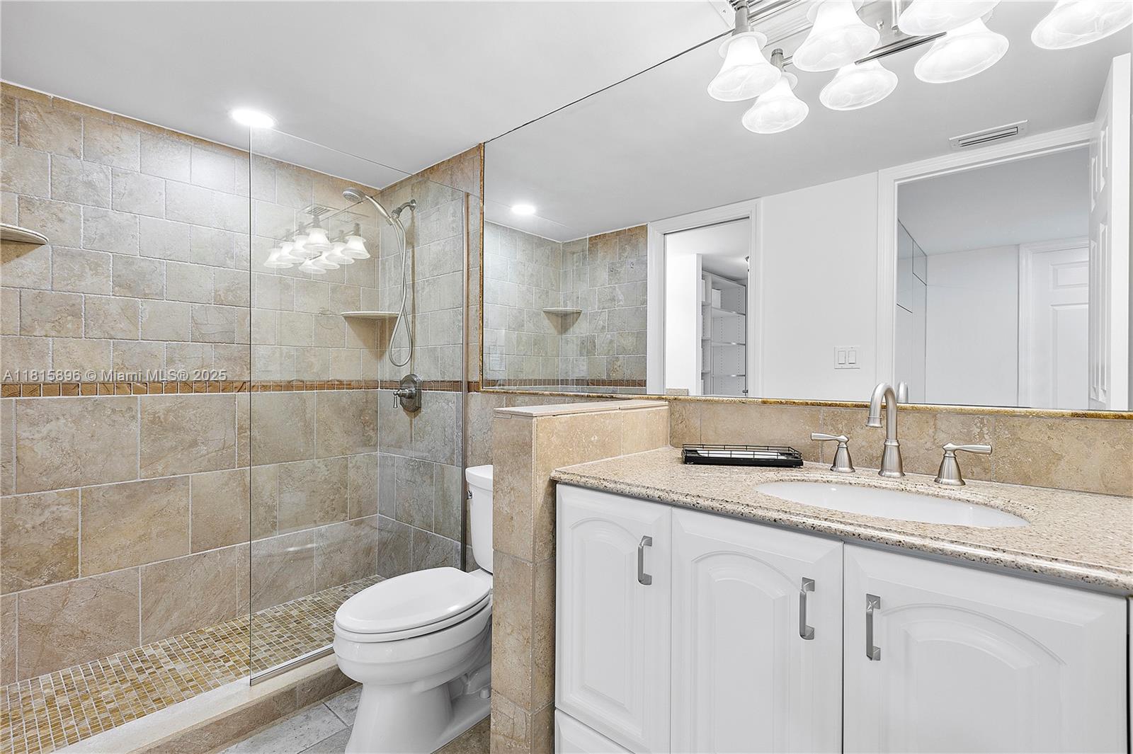 VANDERBILT TOWERS - Residential