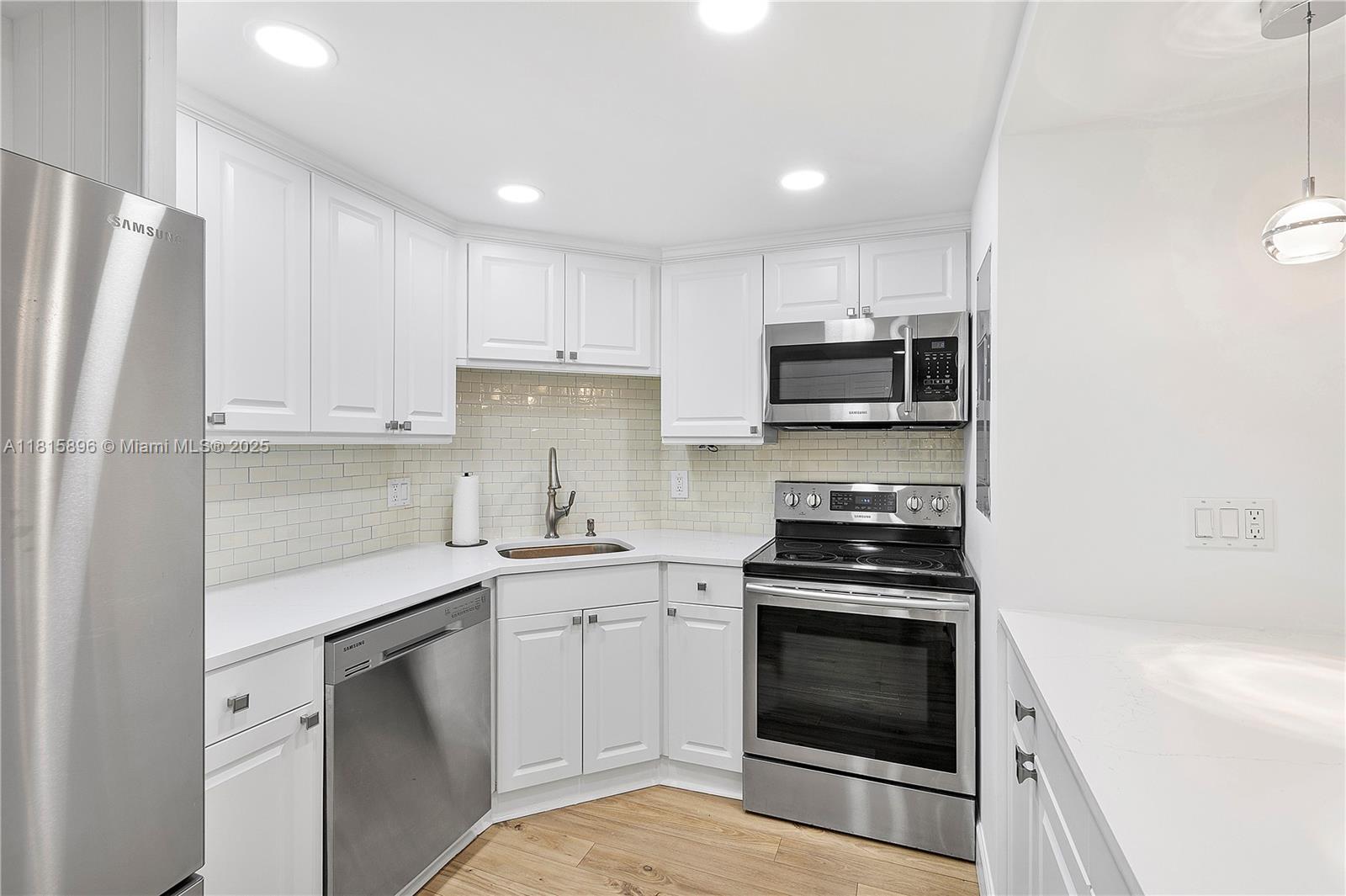 VANDERBILT TOWERS - Residential