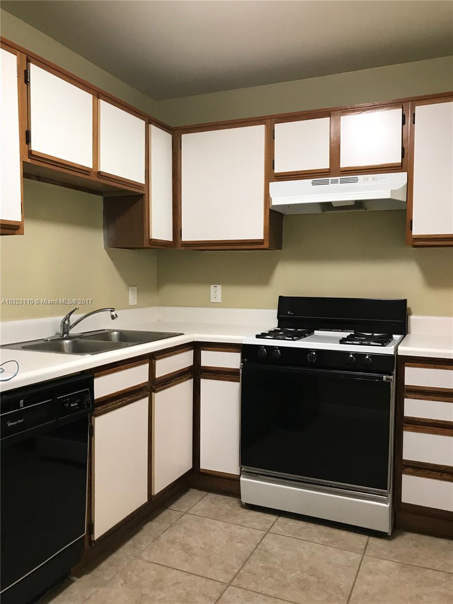 HAMMOCKS TRAILS CONDO - Residential Lease