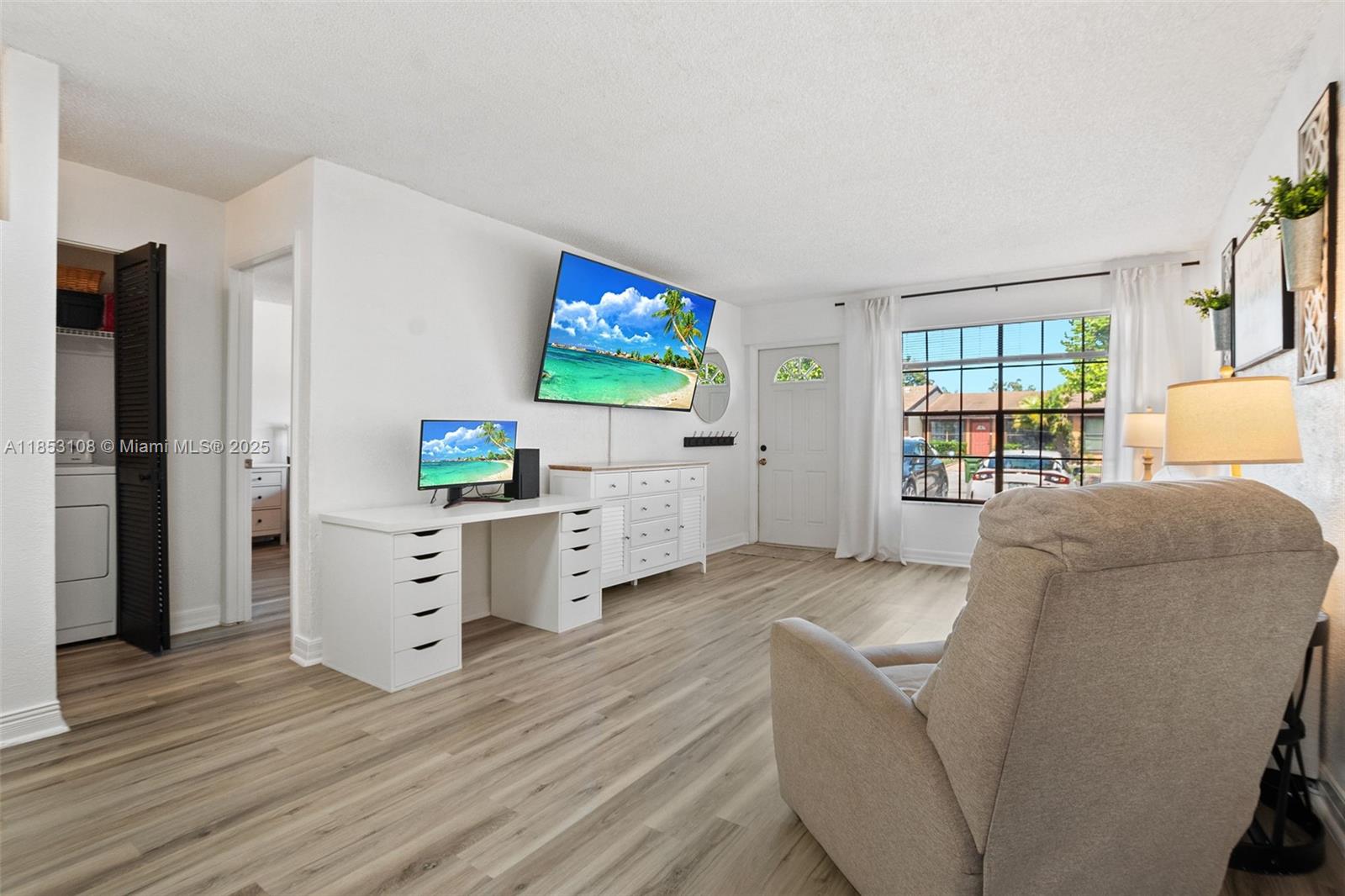 2350 Oak Ct