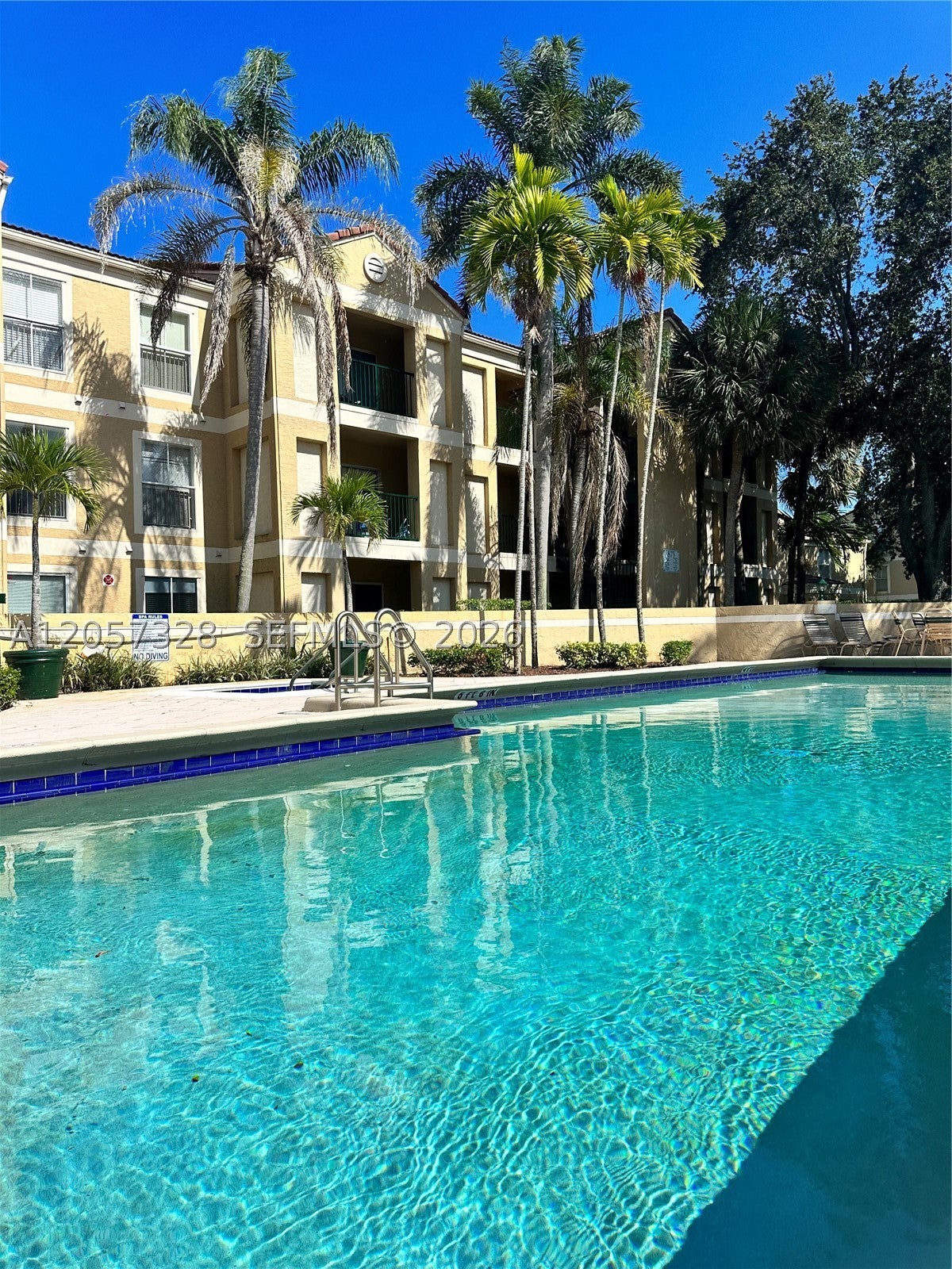 833 Riverside Dr