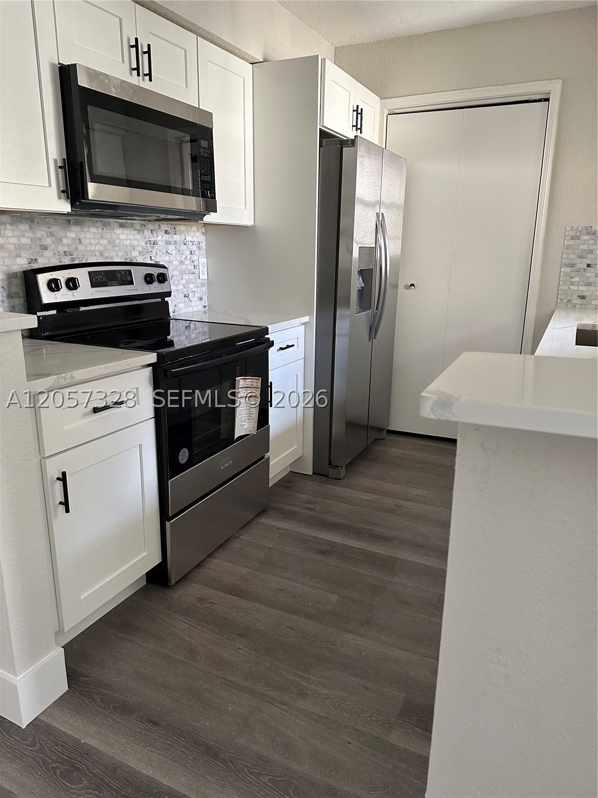 833 Riverside Dr 831