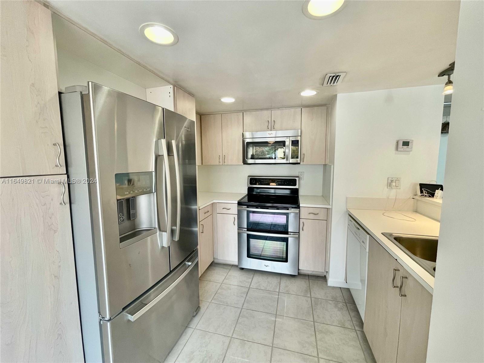 GABLES POINT II CONDO - Residential
