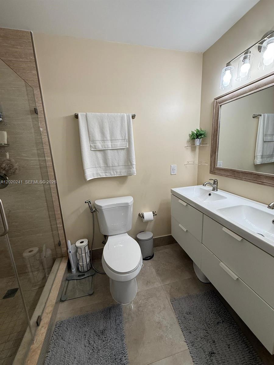 LAGO DEL REY CONDO - Residential