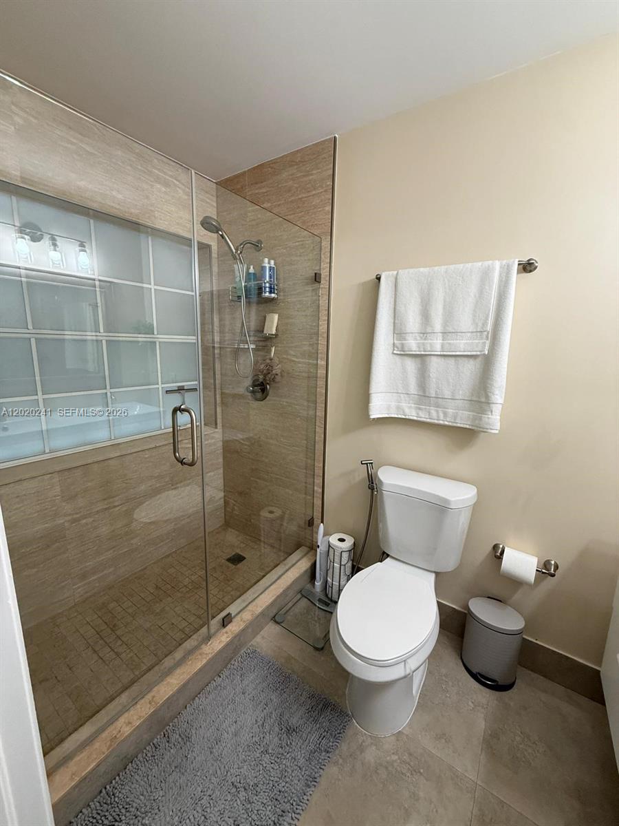 LAGO DEL REY CONDO - Residential