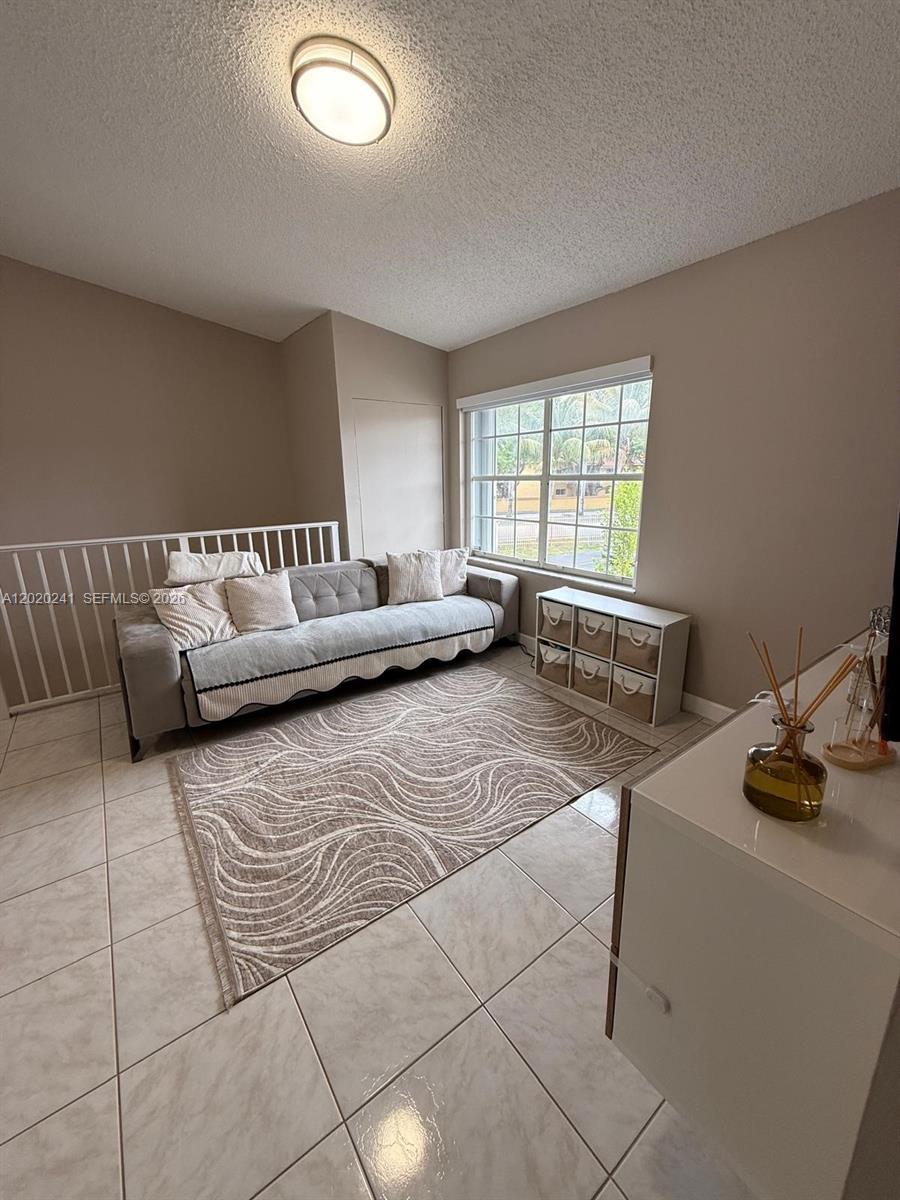 LAGO DEL REY CONDO - Residential