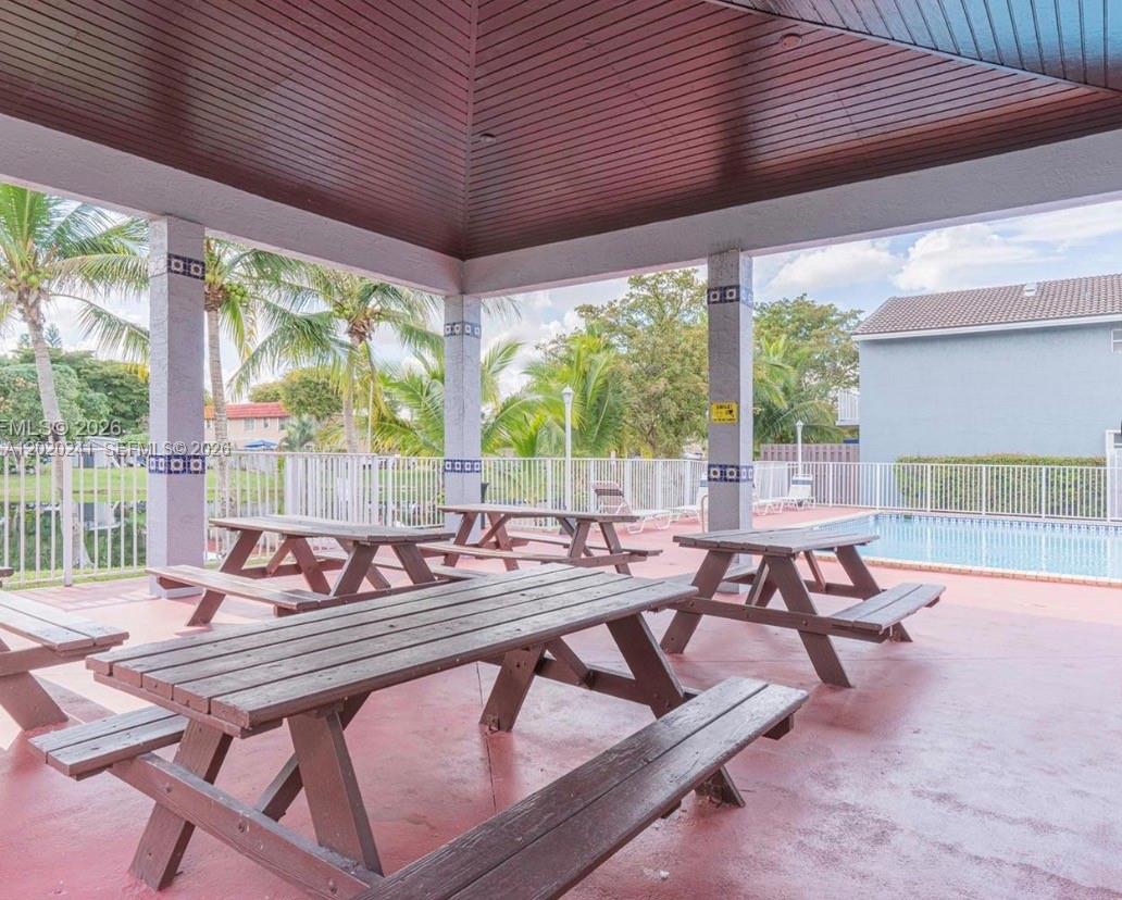 LAGO DEL REY CONDO - Residential