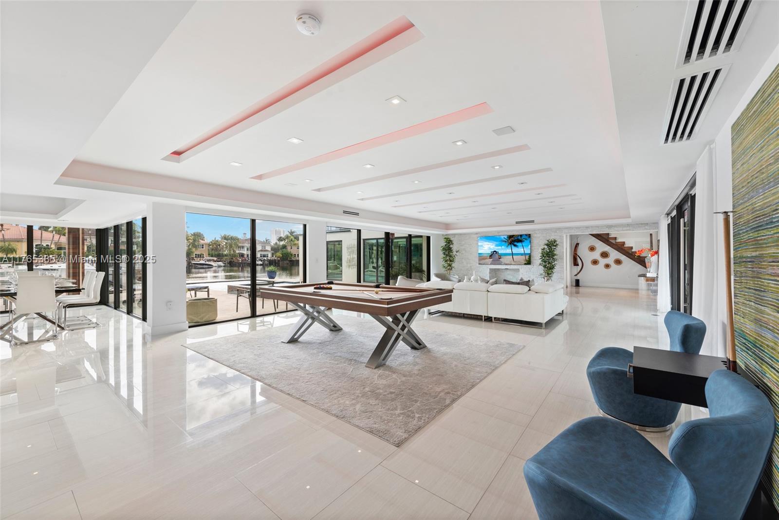HOLLYWOOD GOLF ESTATES SE - Residential