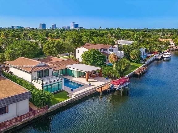 1025 Diplomat Pkwy, Hollywood, Broward County, Florida - 5 Bedrooms  
5 Bathrooms - 