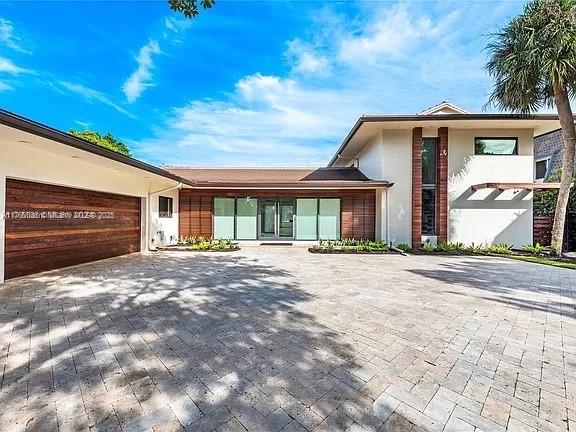 1025 Diplomat Pkwy