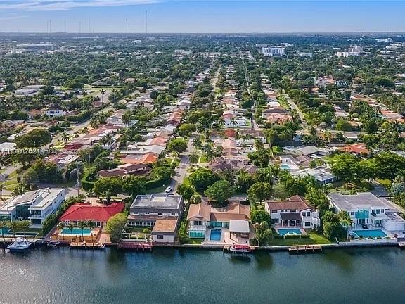 HOLLYWOOD GOLF ESTATES SE - Residential