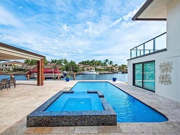 1025 Diplomat Pkwy