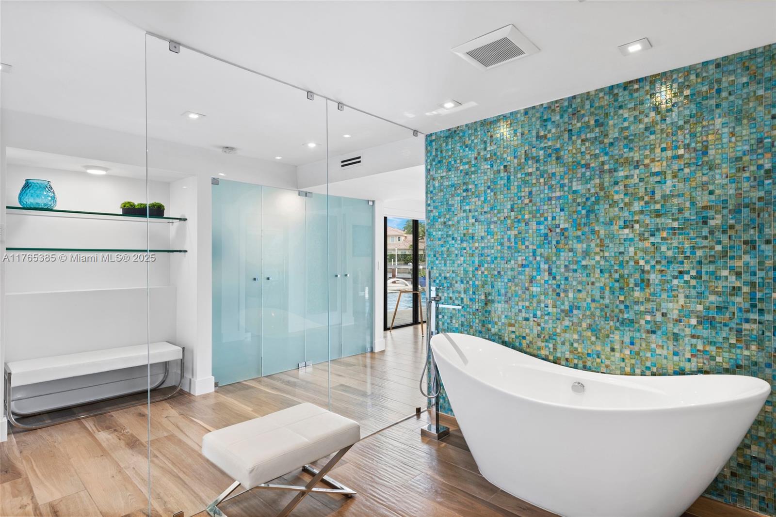 HOLLYWOOD GOLF ESTATES SE - Residential