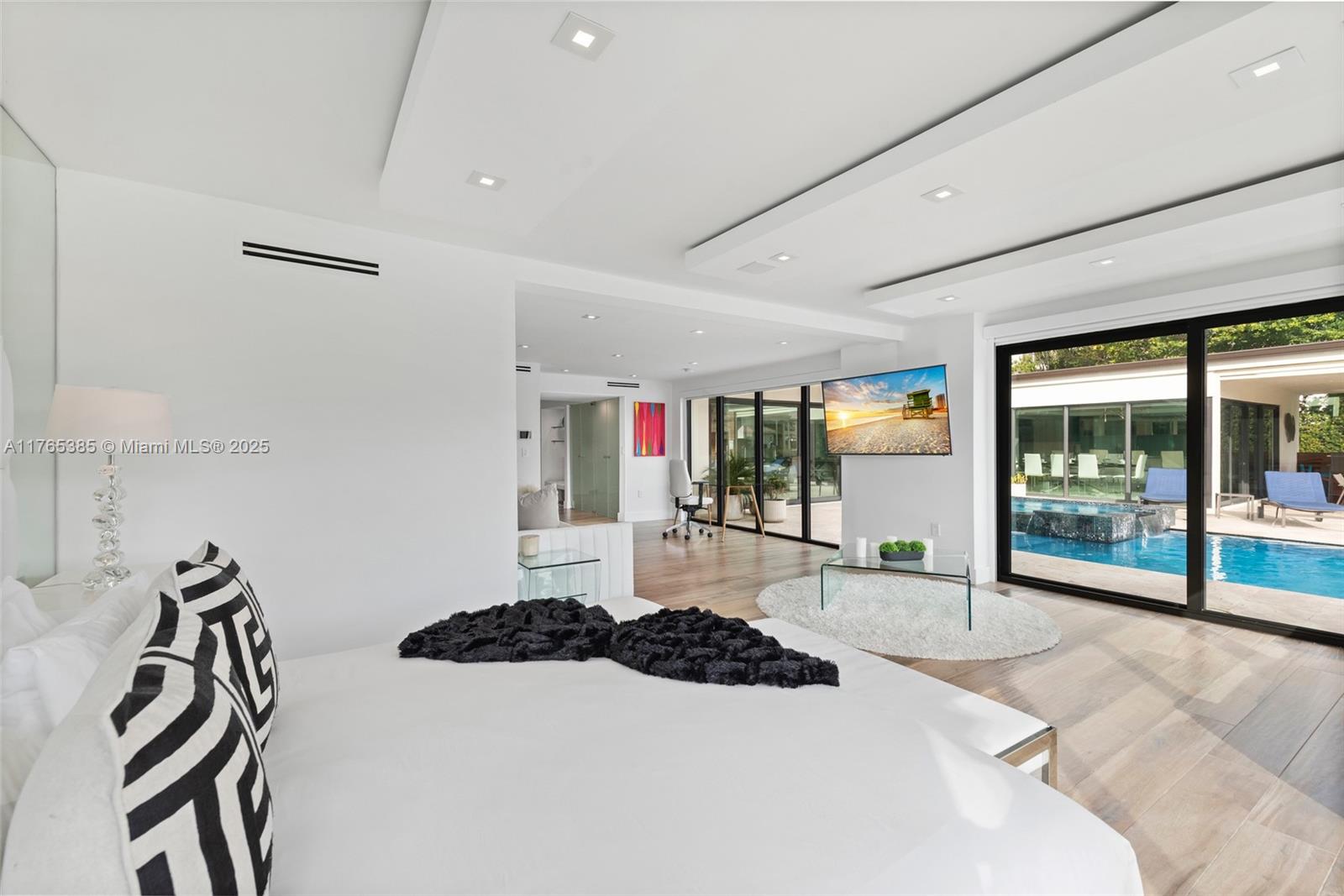 HOLLYWOOD GOLF ESTATES SE - Residential