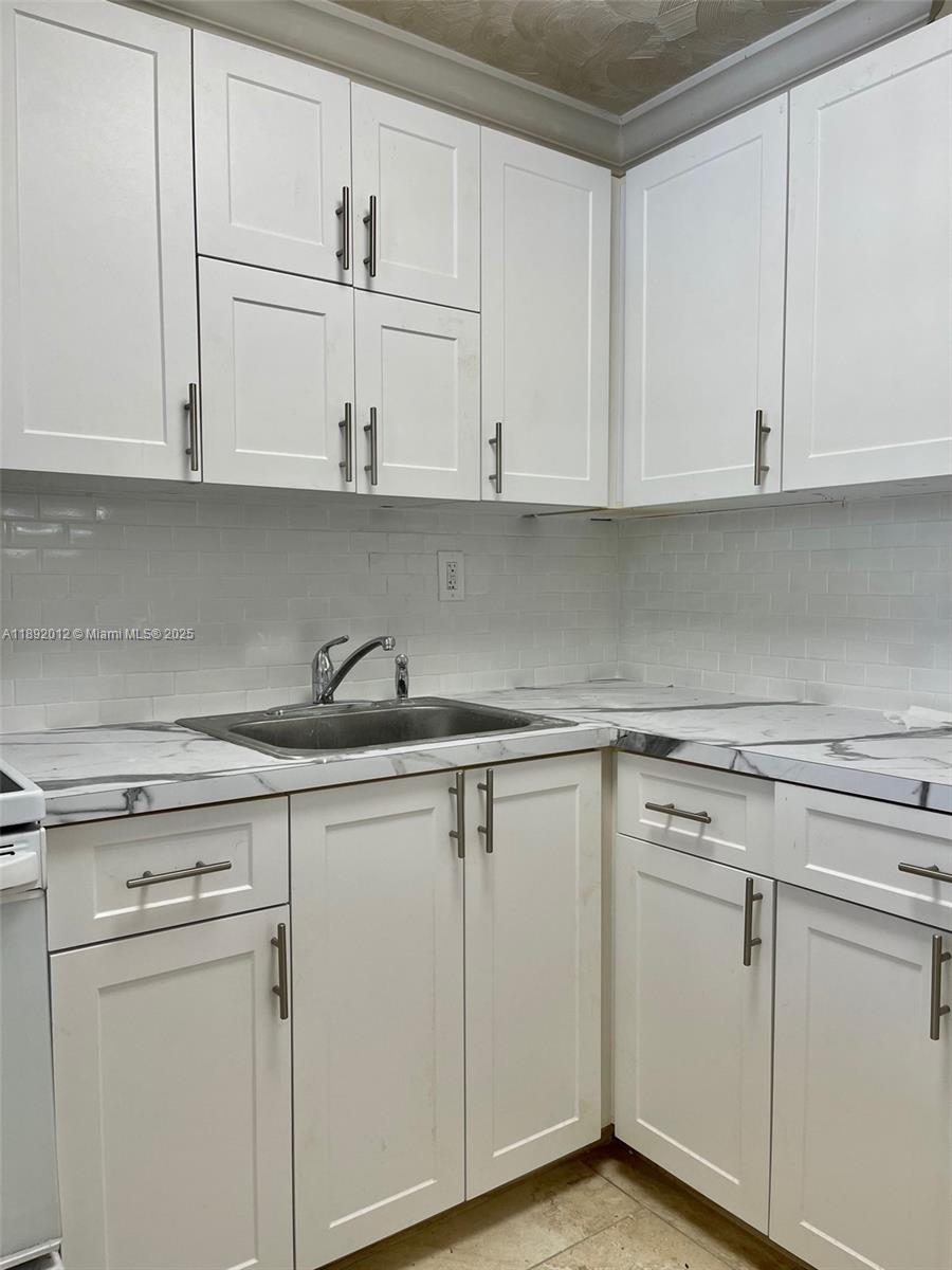LOS SUENOS CONDO - Residential Lease