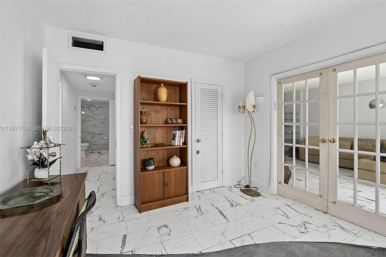 ARLEN HOUSE CONDO - Residential