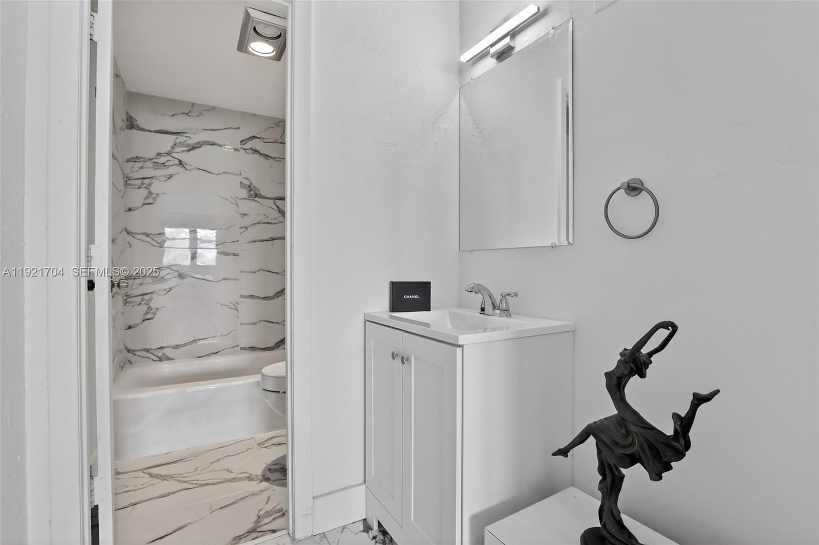 ARLEN HOUSE CONDO - Residential