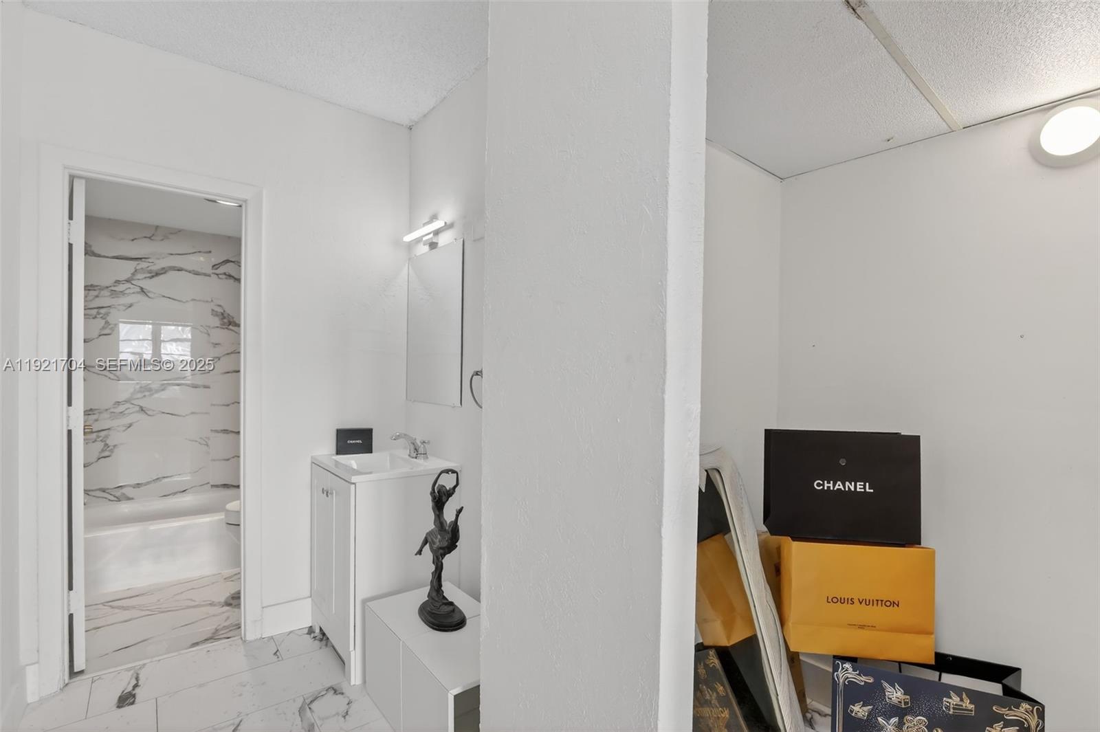 ARLEN HOUSE CONDO - Residential